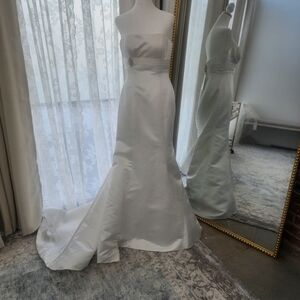 Elegant White Wedding Dress